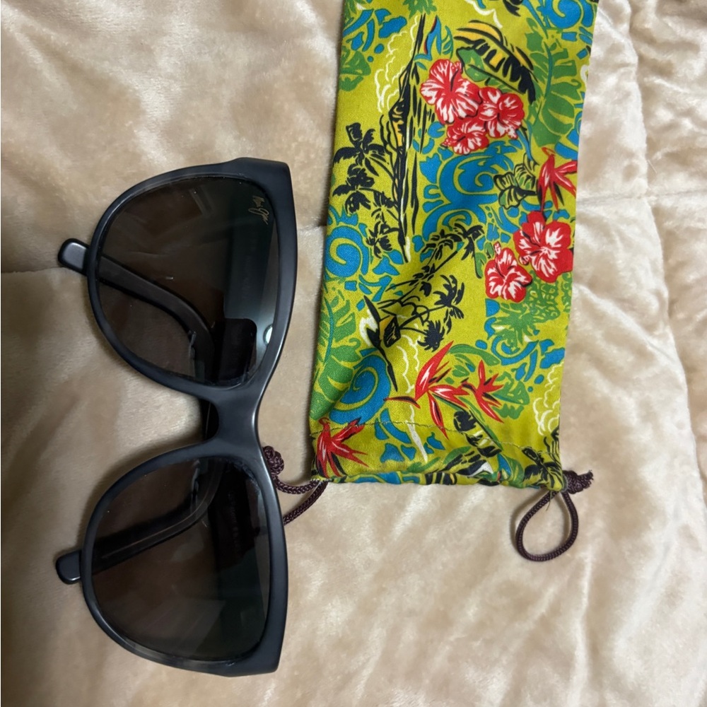Maui Jim Black Sunglasses with Floral Pouch